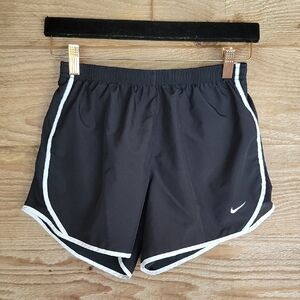 Nike Size Kids XLarge Black and White Running Shorts